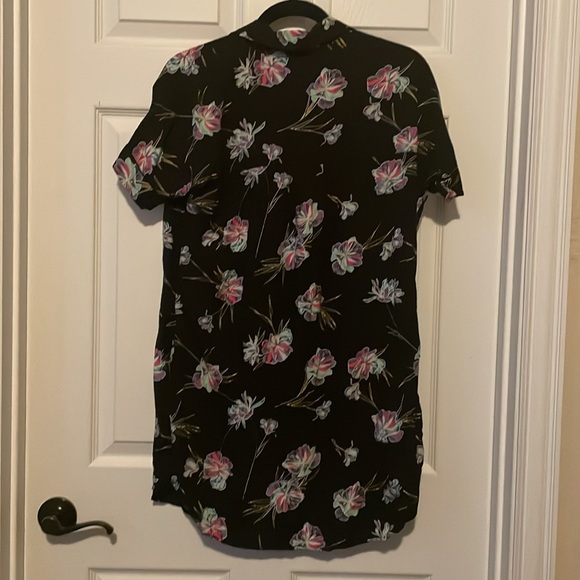 Vans shorts sleeve shirt dress, women’s size small, black floral button down - Picture 2 of 6
